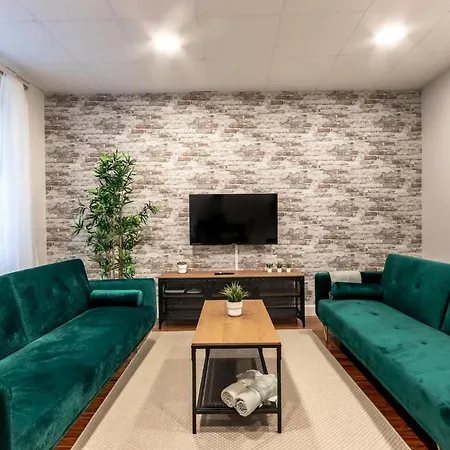 Centro Del Casco Viejo Junto A La Catedral Bilbao