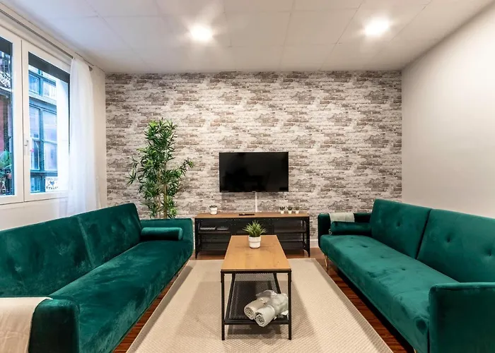 Centro Del Casco Viejo Junto A La Catedral Bilbao