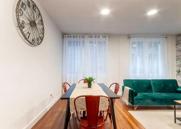 Centro Del Casco Viejo Junto A La Catedral Bilbao