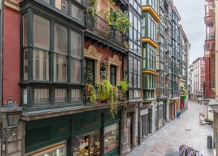 Centro Del Casco Viejo Junto A La Catedral * Bilbao