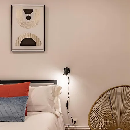 Centro Del Casco Viejo Junto A La Catedral Бильбао