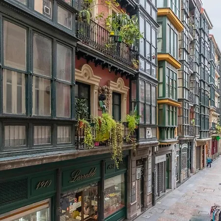 Centro Del Casco Viejo Junto A La Catedral * Бильбао
