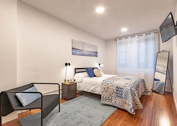 Centro Del Casco Viejo Junto A La Catedral