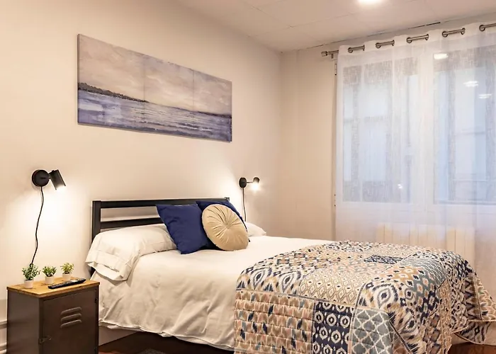 Centro Del Casco Viejo Junto A La Catedral * Бильбао